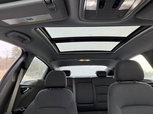 Used 2024 Chevrolet Malibu LT image 2