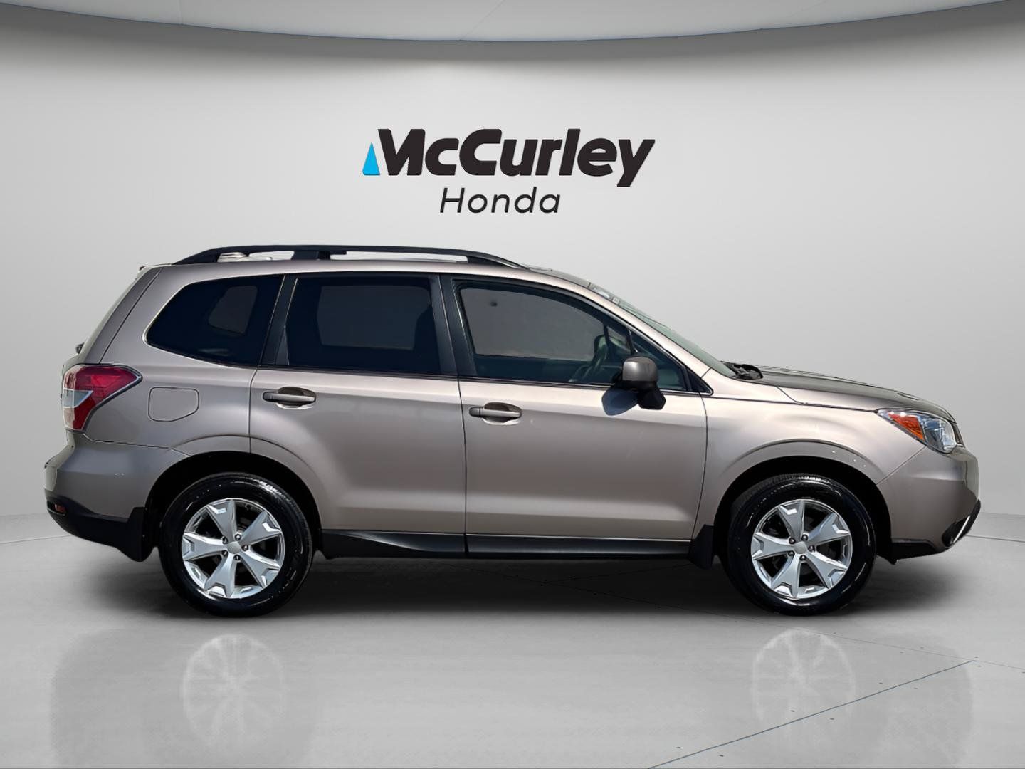 Used 2016 Subaru Forester 2.5i Premium w/ All-Weather Package AWD/4WD image 2