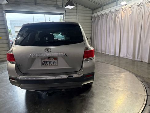 Used 2012 Toyota Highlander FWD image 6