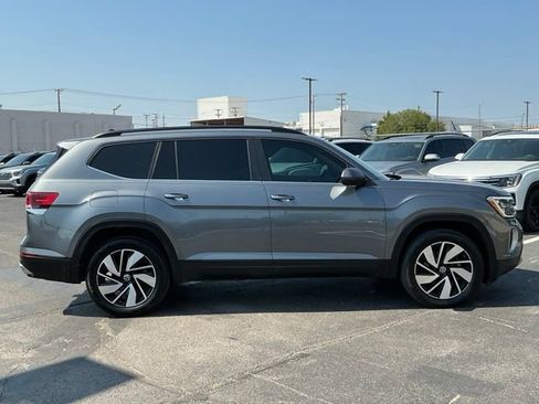 Used 2024 Volkswagen Atlas SE FWD image 2
