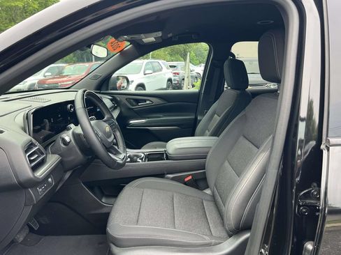 Used 2024 Chevrolet Traverse LT w/ Enhanced Driving Package FWD image 10