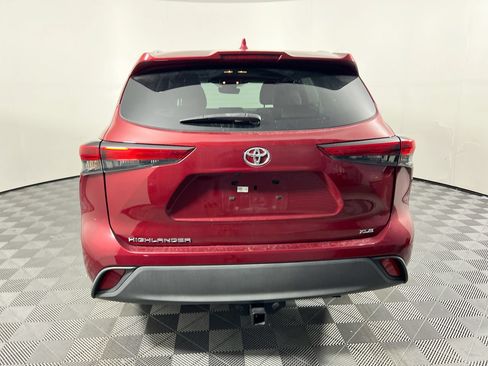 Used 2021 Toyota Highlander XLE FWD image 4