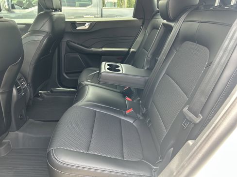 New 2025 Ford Escape SE image 32