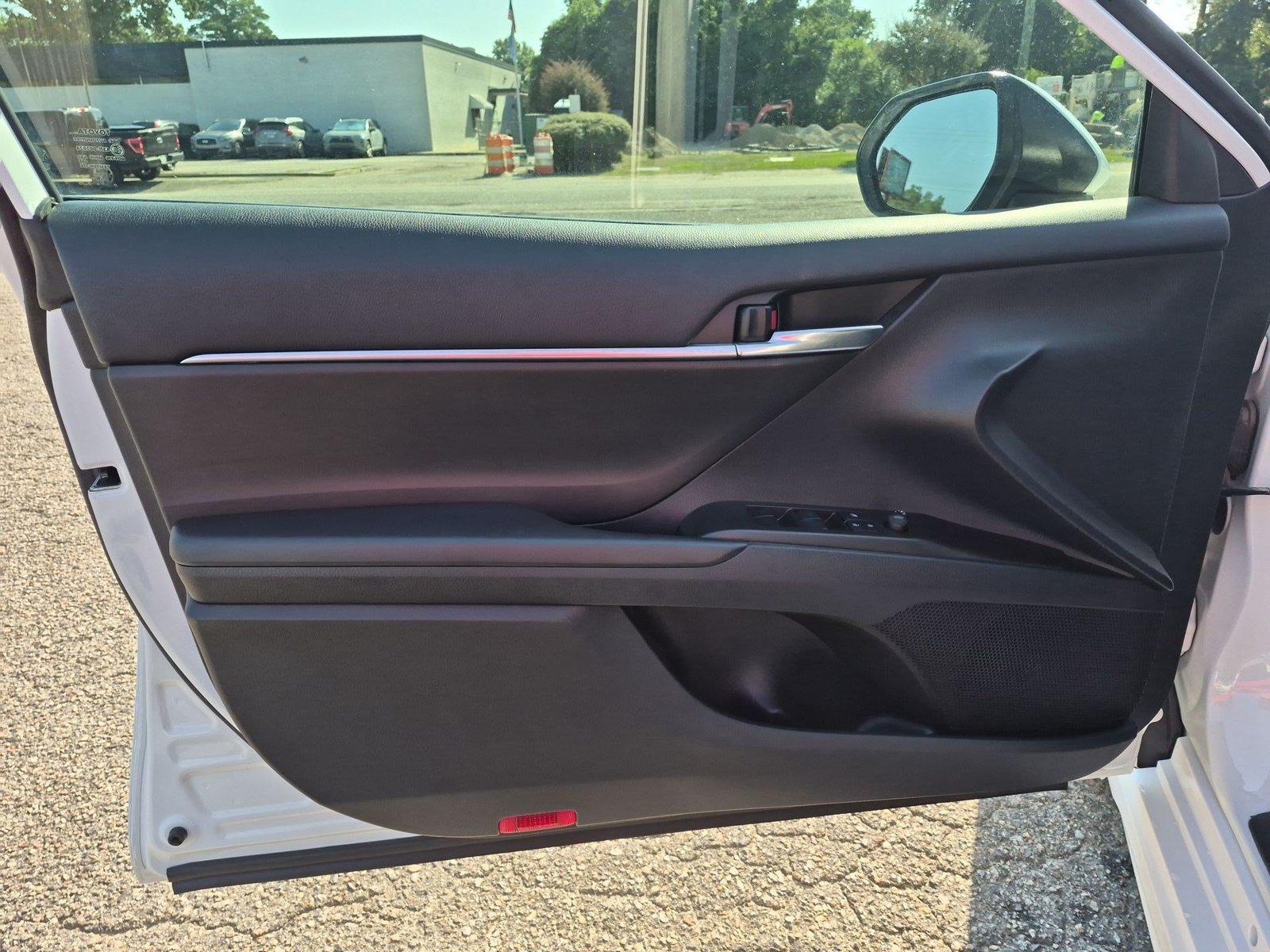 Used 2022 Toyota Camry SE FWD image 19