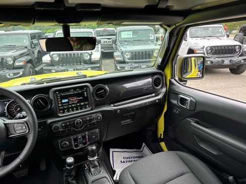 New 2023 Jeep Wrangler Unlimited Sport image 34