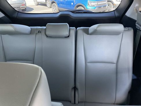 Used 2023 Toyota Highlander L image 14