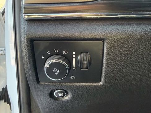 Used 2020 Jeep Grand Cherokee Limited image 18