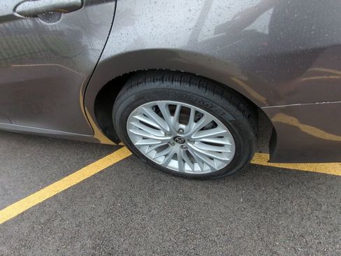 Used 2020 Toyota Camry XLE image 5