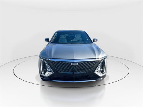Used 2024 Cadillac Lyriq Luxury image 3