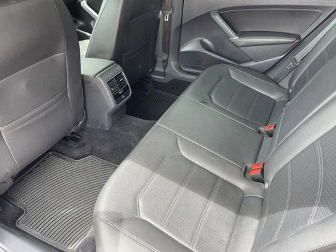 Used 2017 Volkswagen Passat 1.8T SE image 11