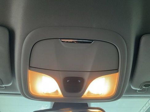 Used 2019 Jeep Cherokee Latitude w/ Popular Appearance Group image 16