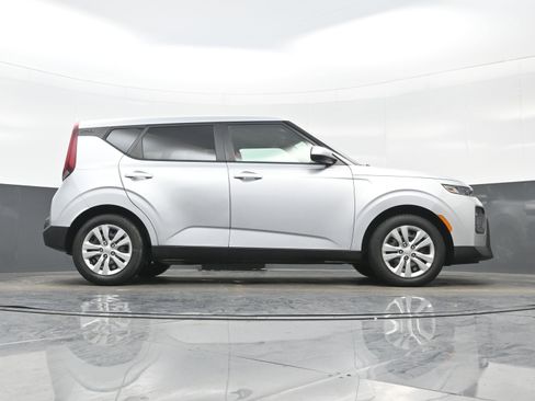 Used 2020 Kia Soul LX image 29