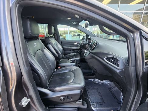 Used 2021 Chrysler Pacifica Touring-L w/ Premium & Safety Sphere Group FWD image 38