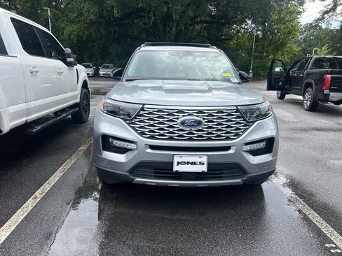 Used 2023 Ford Explorer Platinum w/ Technology Package AWD/4WD image 6
