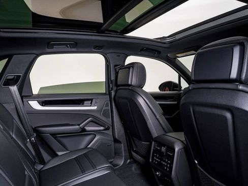 New 2026 Porsche Cayenne S image 16