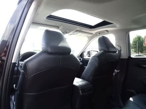 Used 2025 Toyota Highlander XLE FWD image 22