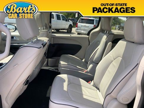 Used 2020 Chrysler Pacifica Limited w/ Advanced Safetytec Group FWD image 24