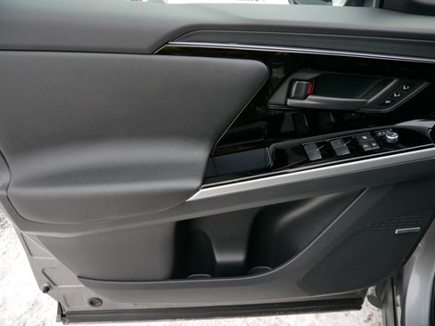 Used 2024 Subaru Solterra Limited image 31