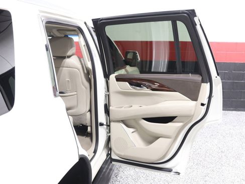 Used 2015 Cadillac Escalade Luxury AWD/4WD image 49