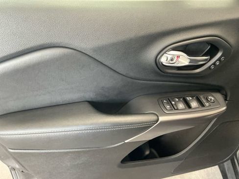 Used 2021 Jeep Cherokee Limited AWD/4WD image 30