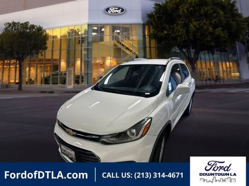 Used 2019 Chevrolet Trax LT w/ LT Convenience Package FWD image 1