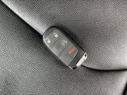 Used 2025 Jeep Compass Limited AWD/4WD image 11