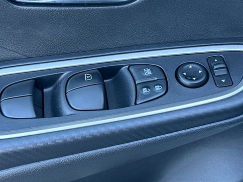 New 2025 Nissan Versa SR w/ Trunk Package image 12