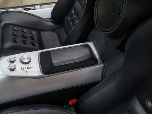 Used 2005 Ford GT image 32