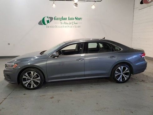 Used 2022 Volkswagen Passat 2.0T SE image 3