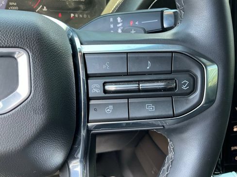 Used 2025 GMC Yukon Elevation AWD/4WD image 43