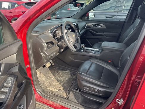 Used 2023 Chevrolet Traverse LT w/ LT Premium Package image 2