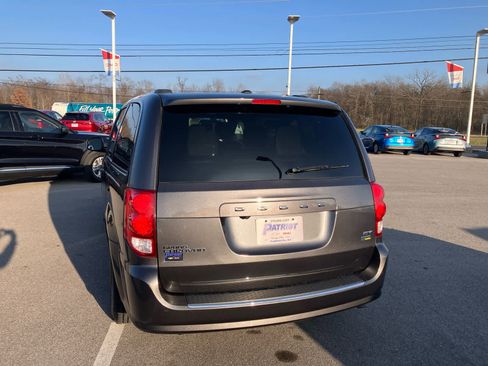 Used 2019 Dodge Grand Caravan SXT image 6