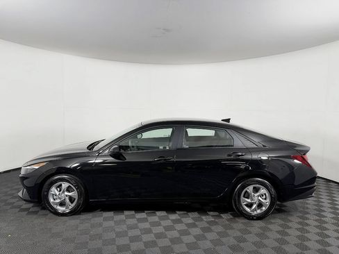 Used 2022 Hyundai Elantra SE FWD image 19