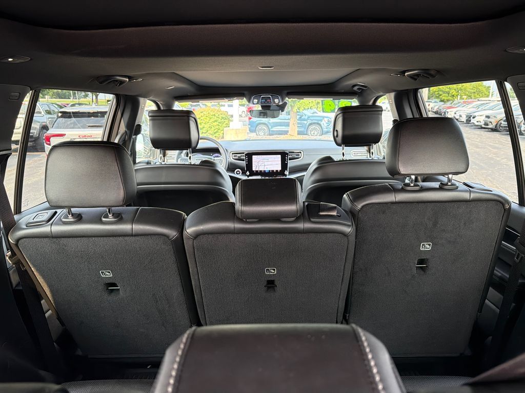 Used 2024 Jeep Wagoneer 4WD w/ Premium Group I image 12