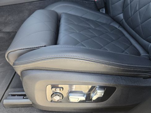 Used 2025 BMW X5 xDrive40i w/ Premium Package AWD/4WD image 21