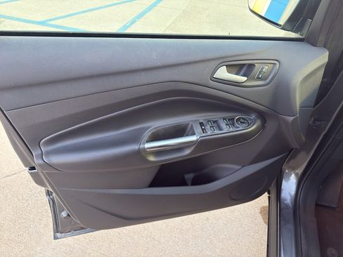 Used 2019 Ford Escape SEL image 12