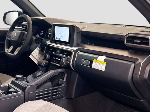 New 2026 Toyota 4Runner SR5 AWD/4WD image 25