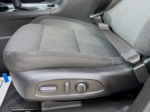Used 2023 Chevrolet Traverse LT FWD image 20