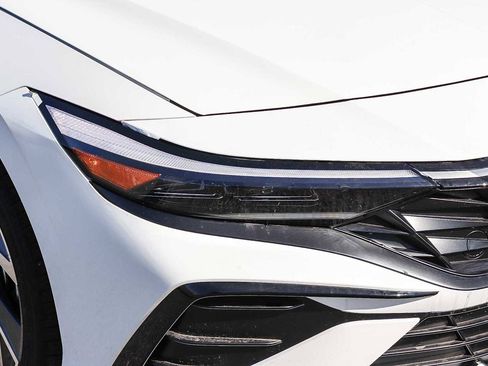 New 2025 Hyundai Elantra Limited image 4