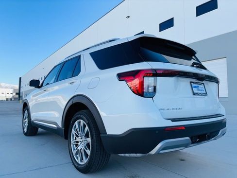 New 2025 Ford Explorer Platinum image 3