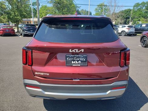 Certified 2024 Kia Sorento S FWD image 5