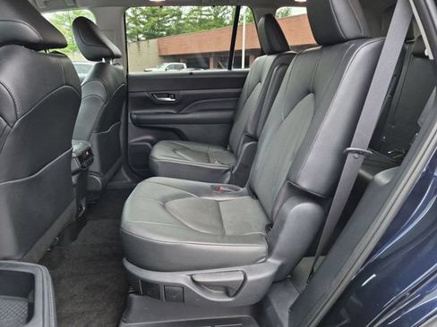 Used 2024 Toyota Grand Highlander AWD image 28