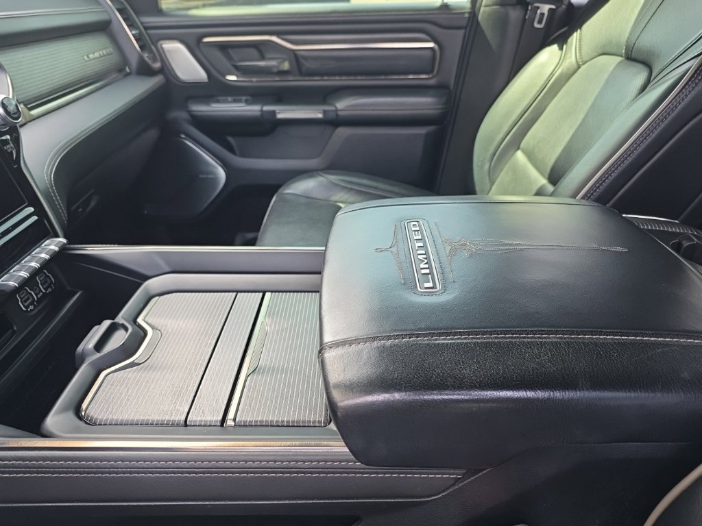 Used 2020 RAM 1500 Limited w/ Black Appearance Package AWD/4WD image 17