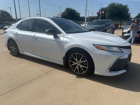 Used 2023 Toyota Camry XLE FWD image 7