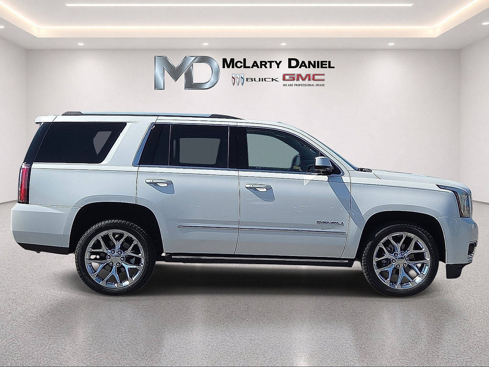 Certified 2018 GMC Yukon Denali w/ Denali Ultimate Package AWD/4WD image 15
