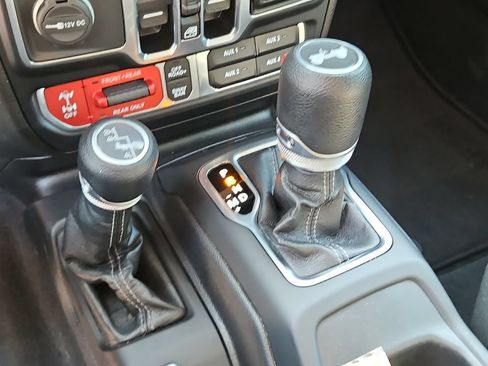 Used 2024 Jeep Wrangler Unlimited Rubicon AWD/4WD image 32