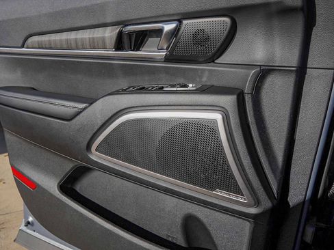 Certified 2024 Kia Telluride EX w/ EX Captain's Chair Package image 24