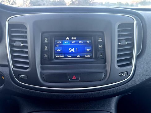 Used 2015 Chrysler 200 Limited w/ Convenience Group image 5