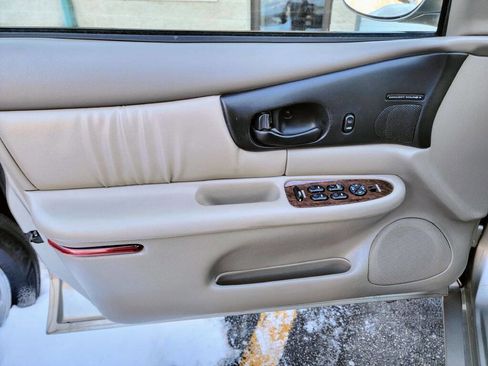 Used 2002 Buick Regal LS w/ LS Premium Pkg image 12