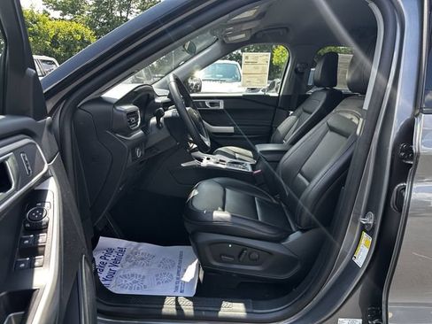 Certified 2023 Ford Explorer XLT w/ Equipment Group 202A AWD/4WD image 19